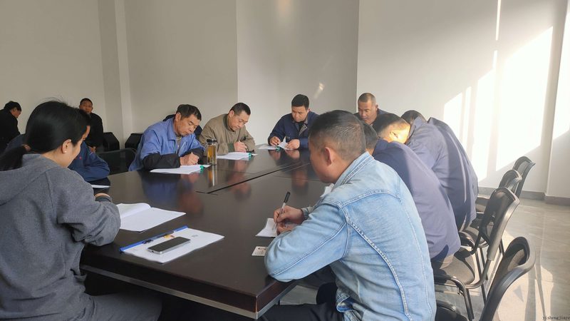 建造师考试培训费用通常由以下几部分构成：